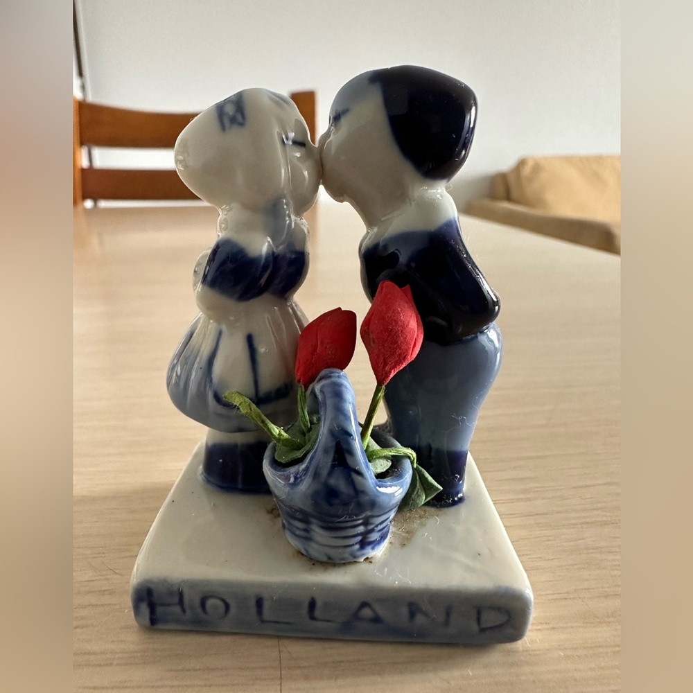Vintage Boy And Girl Kissing Holland Figurine